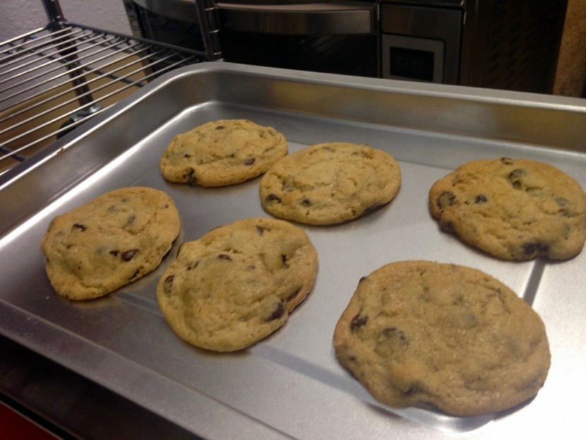 black+decker countertop convection oven - we felt the black and decker's cookies we slightly too gooey, but...