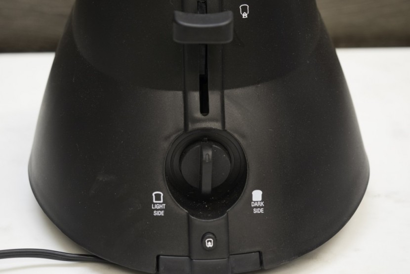 uncanny brands star wars darth vader toaster - darth's controls being on the back of the unit make it a bit harder...