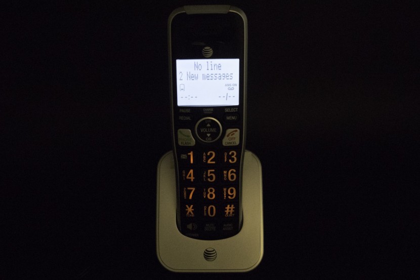 at&t crl82212 - the at&t crl82212 has a backlit screen and keypad, making it...