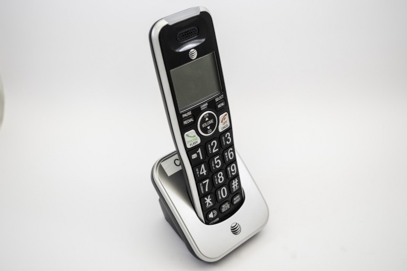 at&t crl82212 - the crl82212 handset on its smaller base.