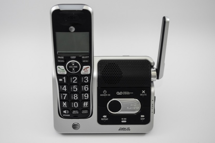 at&t crl82212 - the crl82212 main base with answering machine.