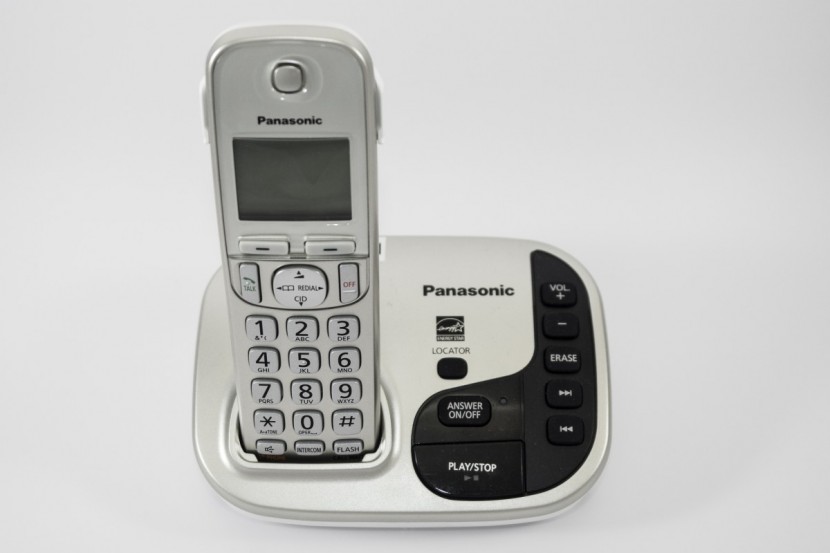 panasonic kx-tgd222n - the tgd222n main base with handset.