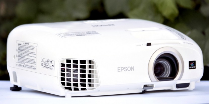 projector - while dlp models tend to be more common, the lcd epson powerlite...