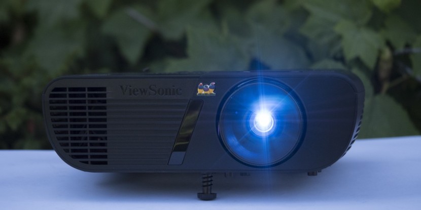viewsonic pjd5155 - the pjd5155 has a very bright lamp, and a correspondingly noisy fan.