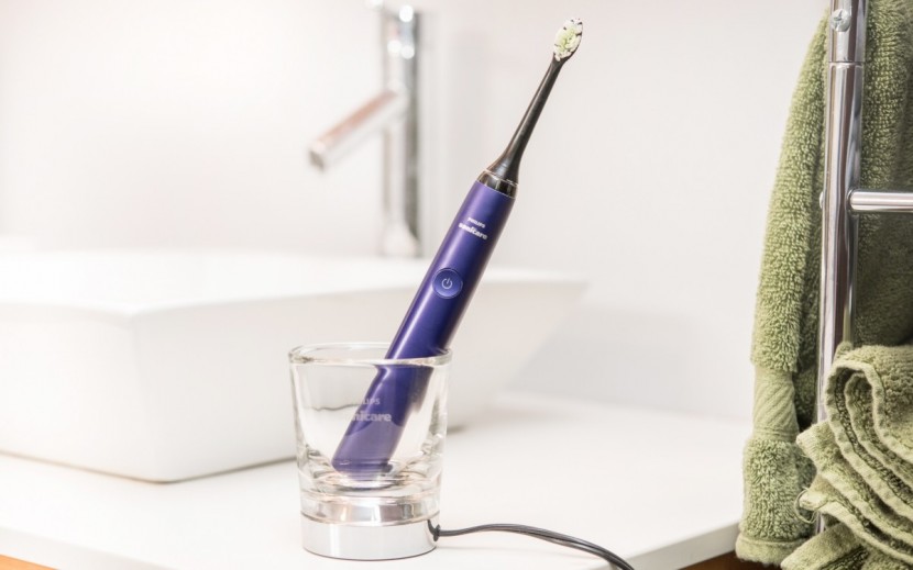 philips sonicare diamondclean - the diamondclean in its fancy, inductive charging cup.
