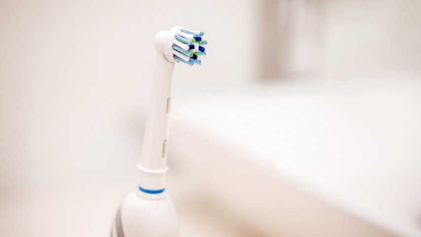 oral-b pro 5000 with bluetooth connectivity - the rotation-oscillation brush head on the pro 5000.