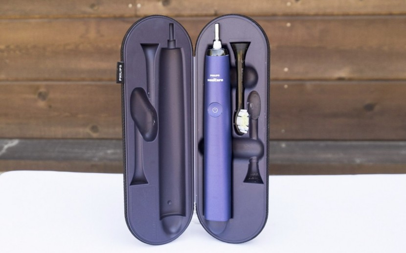 philips sonicare diamondclean - the diamondclean comes with a travel case that also charges the...