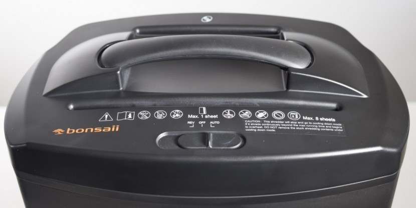 bonsaii docshred c156-c micro-cut - the docshred has a single toggle switch and a dedicated cd shredding...