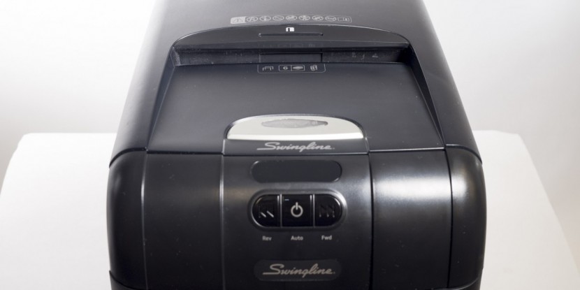 swingline stack and shred 100x - the stack-and-shred has simple controls.