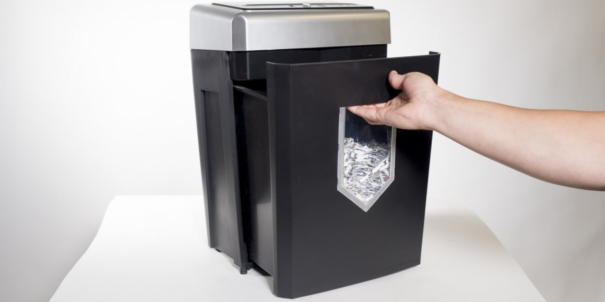 Bonsaii EverShred C169-B Review (The EverShred's bin is easy to remove, but we wish it was a tad bigger.)
