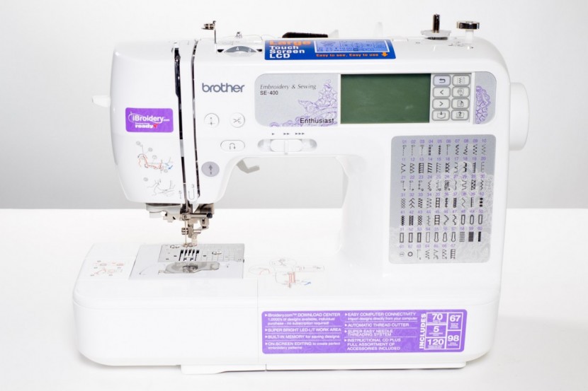 the brother se400 in sewing mode.