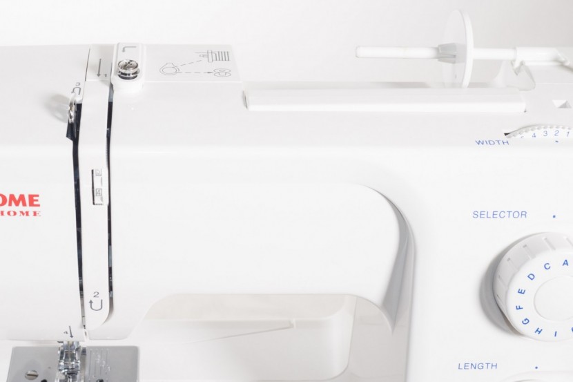 janome magnolia 7318 - the bobbin guide did not do a good job at keeping the thread in...