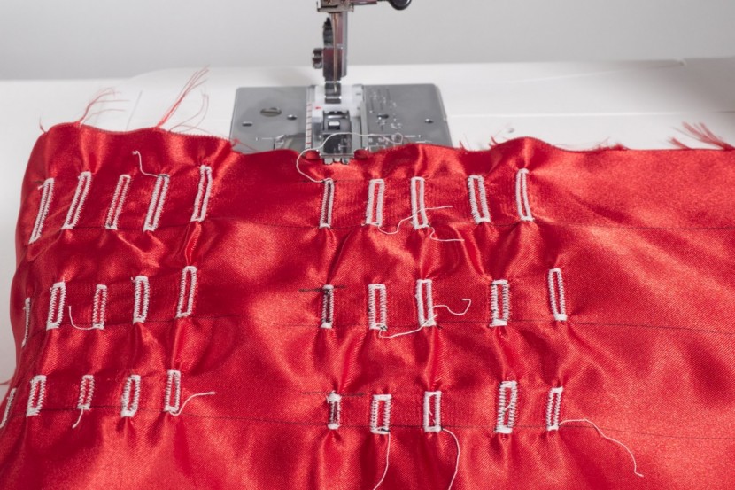 janome magnolia 7318 - some of the buttonholes produced by the magnolia. (6th column)