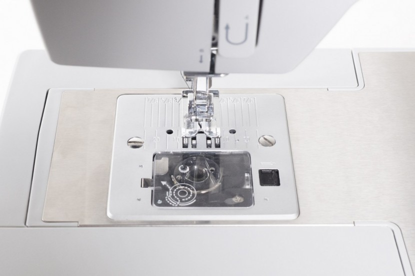 singer 4423 heavy duty - the bobbin cover and directions are identical to the singer 4452.