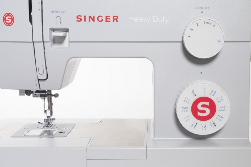 singer 4423 heavy duty - the singer 4423 has a grand total of 23 stitches.
