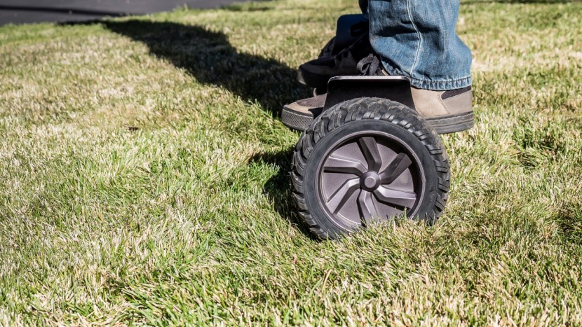 epikgo classic - planning on riding over grass? not a problem with the wheels on this...