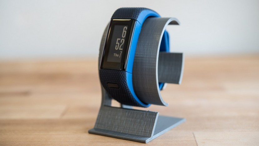 garmin vivosmart hr+ - the garmin vivosmart hr+ has an integrated gps unit.
