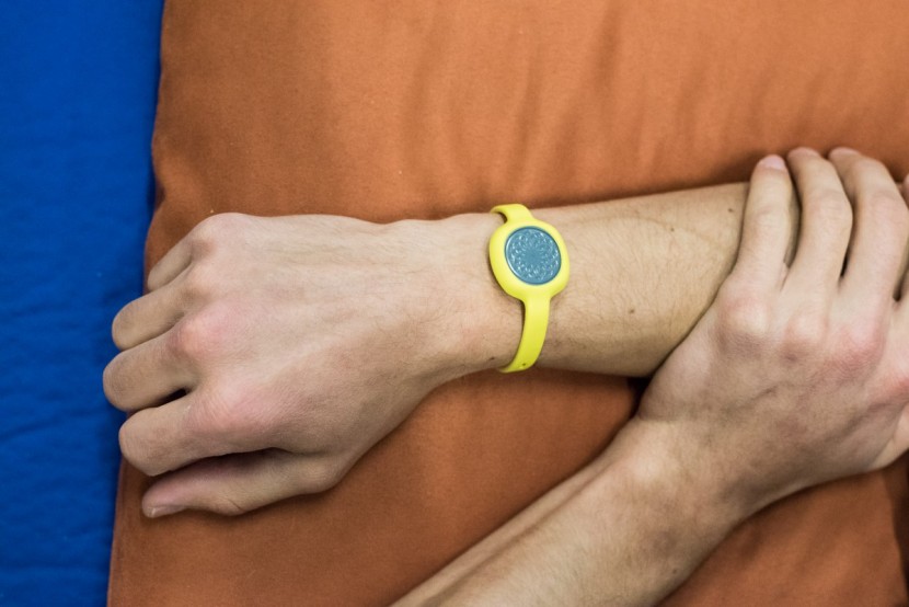 jawbone up move - the up move needs to be transferred to its wristband to track your...