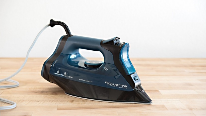 rowenta dw7180 everlast - the everlast does a solid job smoothing most types of fabric.