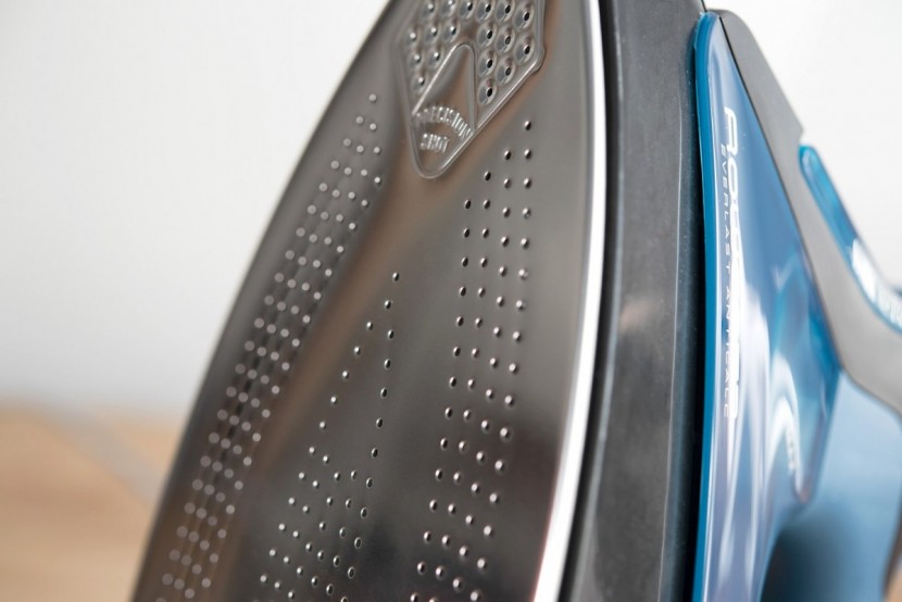 rowenta dw7180 everlast - the everlast&#039;s plentiful steam holes make for even steam distribution.