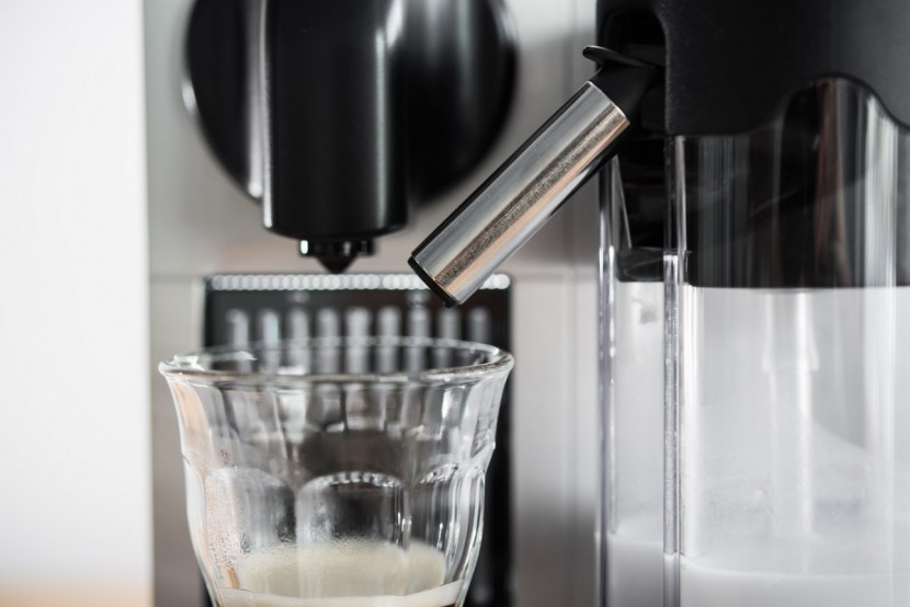 de&#039;longhi nespresso lattissima pro - the combo of a capsule system and automatic milk frother make the...