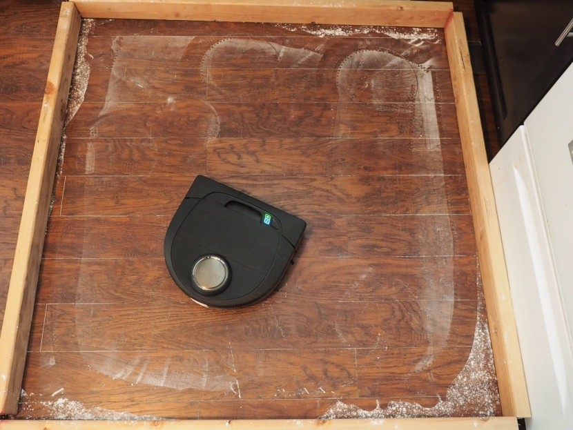 the d5 did well, though it left some flour behind in the corners.