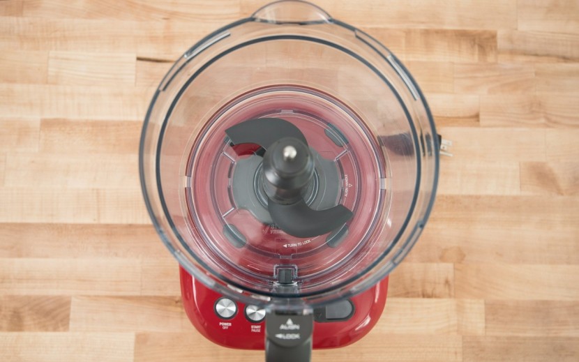 breville sous chef 16 pro - the plastic mixing blade installed on the breville.