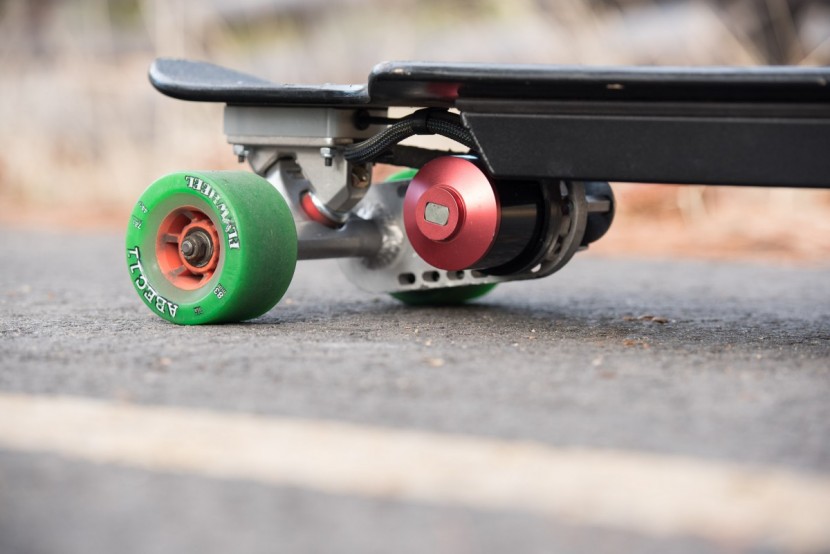electric skateboard - a single powered wheel drivetrain.