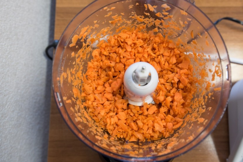 the evenly chopped carrots produced by the black+decker.