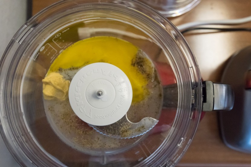 kitchenaid pro line 16-cup - the kitchenaid pro line made mayo without any problems.