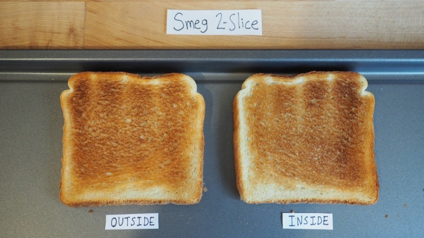 the smeg did an excellent job toasting bread on both sides.
