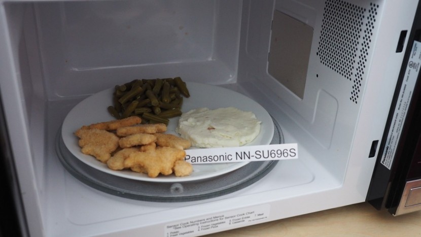 panasonic nn-su696s - this model did a great job at evenly heating the plate of leftovers.