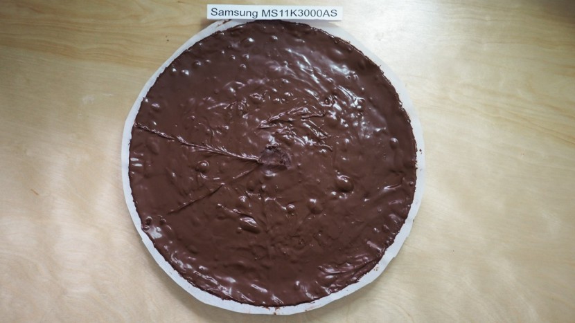 samsung ms11k3000as - the very center of the chocolate remained completely solid.
