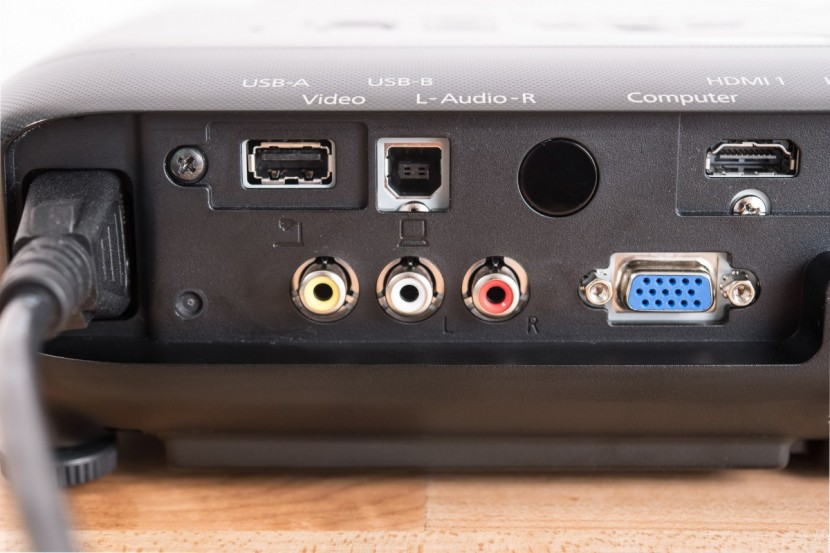 epson pro ex9220 - the ex9200 offers pretty much every input port you could want.