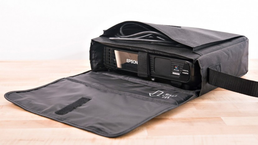 epson pro ex9220 - the ex9220 in its included carrying case.