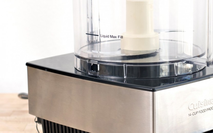 cuisinart custom 14 - there is a max fill line for liquids.