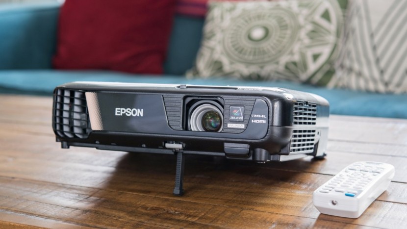 epson pro ex9220 - the ex9220&#039;s easily adjustable leg.