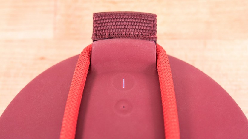 ue roll 2 - the attached bungee cord on the back of the roll 2 is surprisingly...