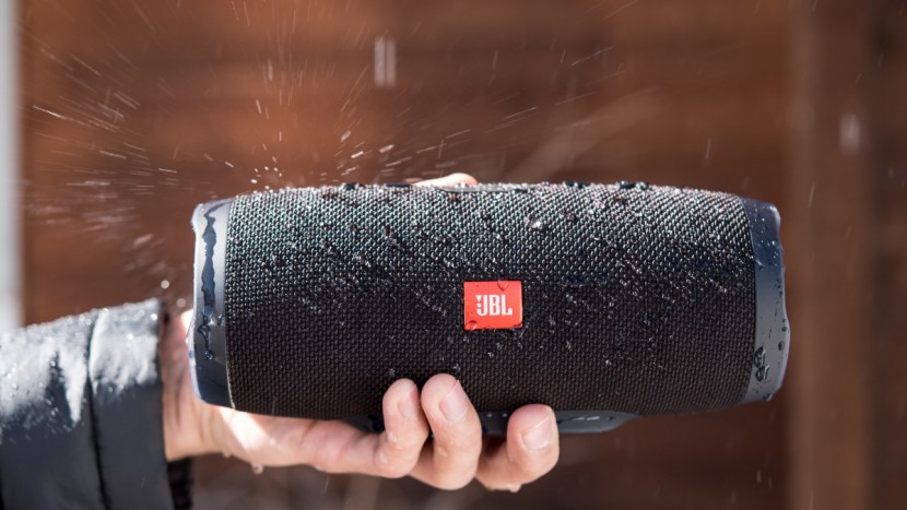 JBL Charge 3 ブラック JBL Charge 3 review | What Hi-Fi?