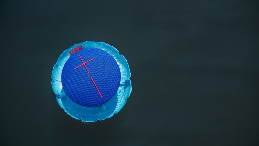 ue roll 2 - the roll 2 includes a tiny floaty that allows it to float next to...