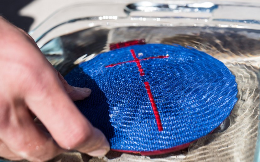 ue roll 2 - the roll 2 can pump out the sound waves, even when underwater.