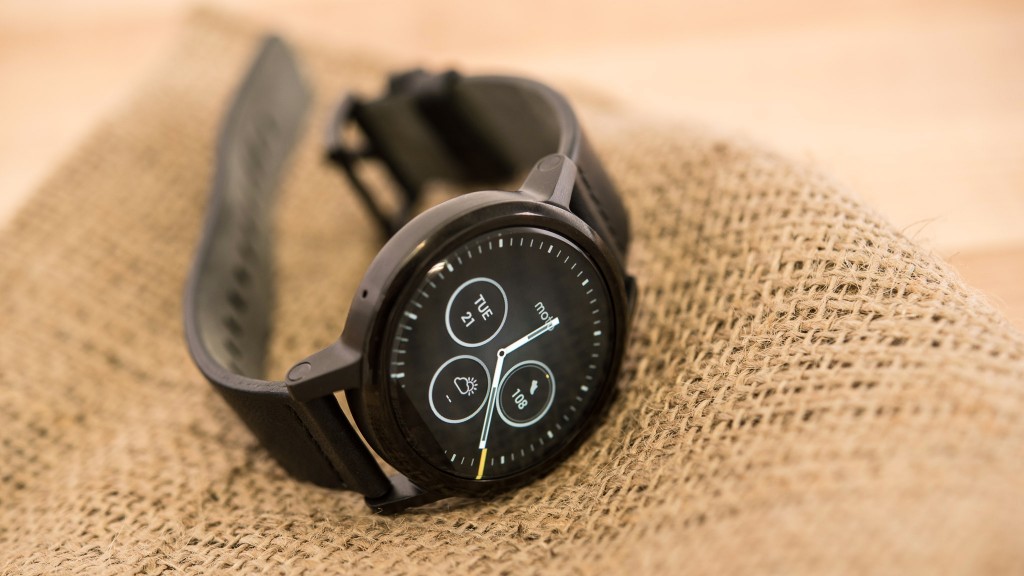 motorola moto 360 - the display on the moto 360 was about average when compared to the...