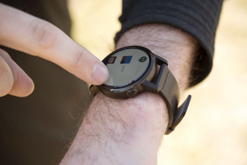 motorola moto 360 - the moto 360 had subpar app compatibility when compared to its peers.