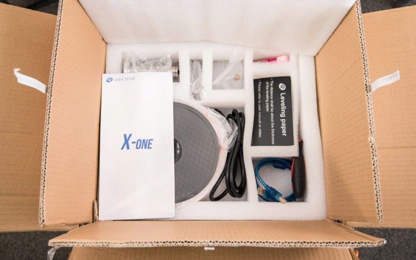 qidi technology x-one2 - the qidi was packed well, with everything you need to start printing...