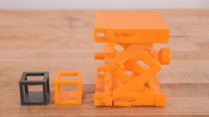 lulzbot taz 6 - the platform jack fell apart when we first tried to open it.