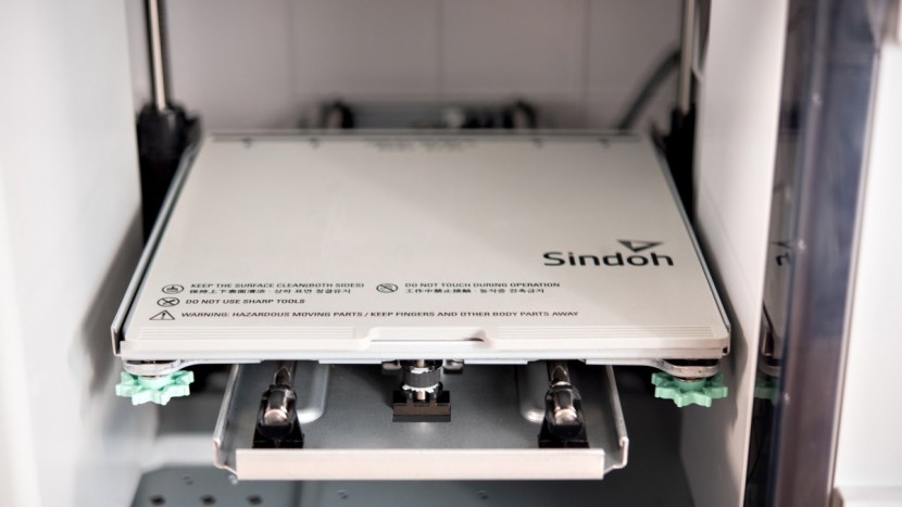 sindoh 3dwox dp201 - the flexible bed surface makes removing prints a breeze.