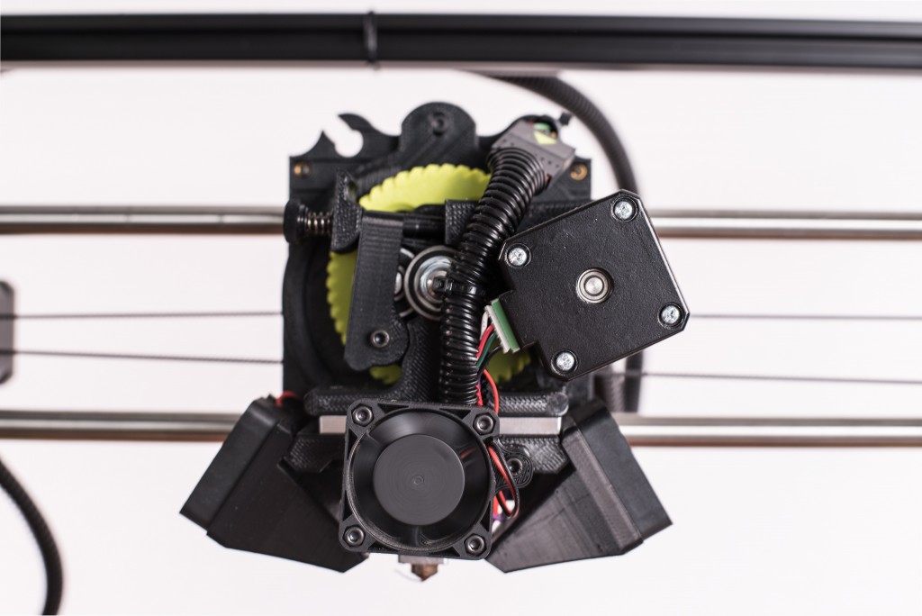 lulzbot taz 6 - the extruder has two layer cooling fans on either side of the nozzle.