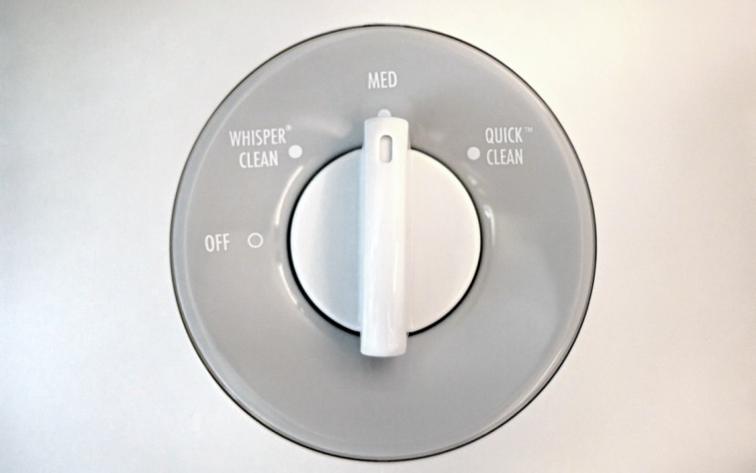 hamilton beach trueair - the trueair uses a single knob as its control panel.