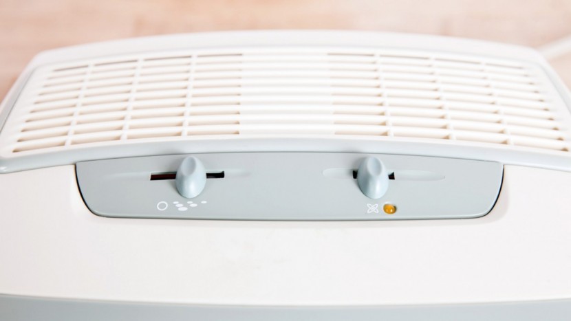 holmes hepa type desktop - the holmes has simple but flimsy controls.