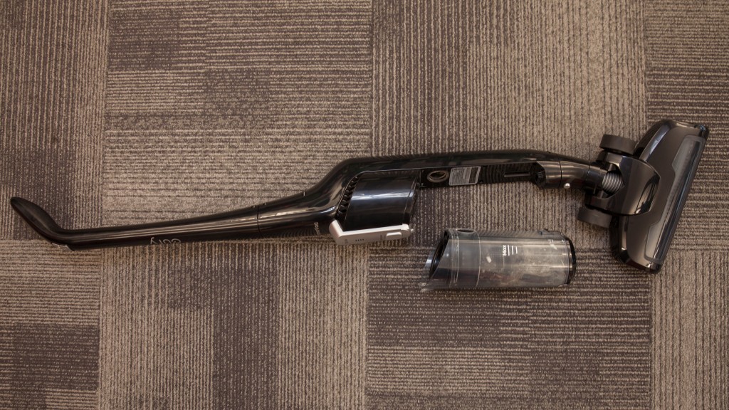 eufy homevac lightweight - this vacuum is relatively easy to use.